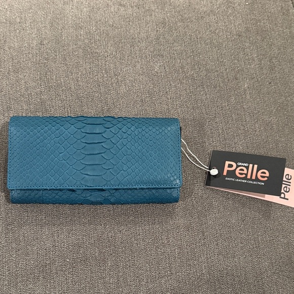Grand Pelle Handbags - NWT - Exotic Leather Grand Pelle. Textured Wallet